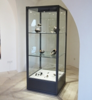 Vetrina espositiva ad isola linea ARGURION  "telaio in alluminio". cm 80x80x200h