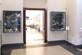 Vetrina espositiva pensile linea ARGURION  "telaio in alluminio".cm120x30x150h.