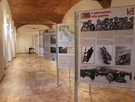 Pannello espositivo EXPO'  "griglia aggiuntiva" con base diritta.MD-EXG10D1