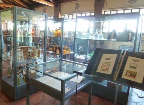 Vetrine espositive per musei della linea Argurion Museo Distillerie Berta 